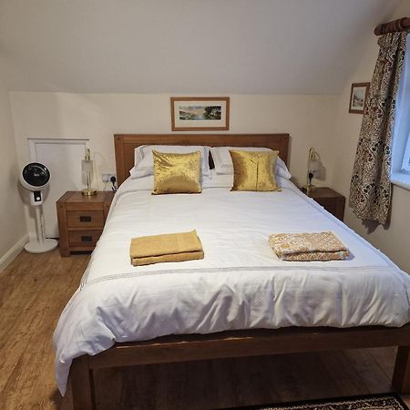 Woodvale Bungalow Little Haven Esterno foto